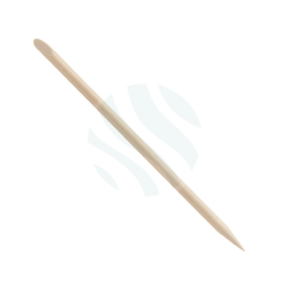 Palito de madeira para manicure com ponta pontiaguda e outra arredondada sobre fundo branco