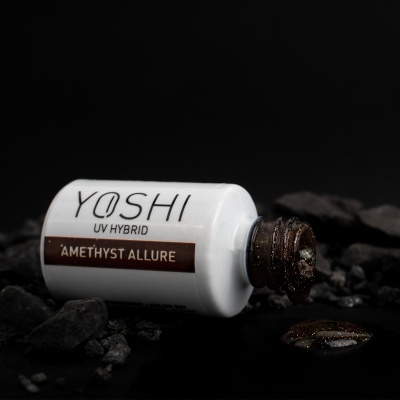 Frasco branco de verniz para unhas YOSHI UV HYBRID AMETHYST ALLURE com verniz castanho metálico