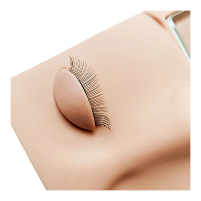 Maqueta com pálpebra e pestanas postiços
