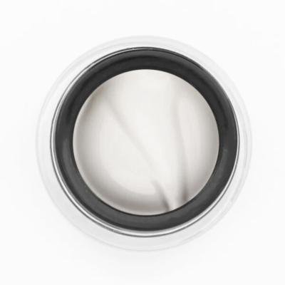 Anel de vedação preto com borda transparente sobre fundo branco