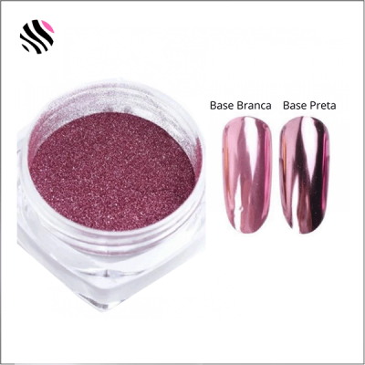 Pó para unhas roxo brilhante em recipiente com amostras de acabamento metálico