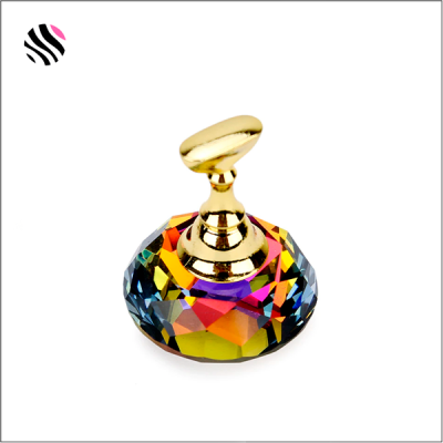 Carimbo de cristal multicolorido com puxador dourado