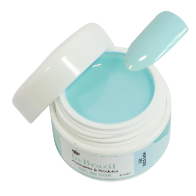 Pote branco de gel de cor azul claro para unhas com tampa aberta e pincel aplicador