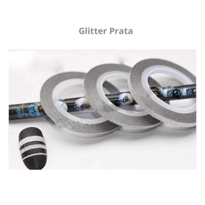 Fitas de glitter prata para unhas com pincel e unha decorada