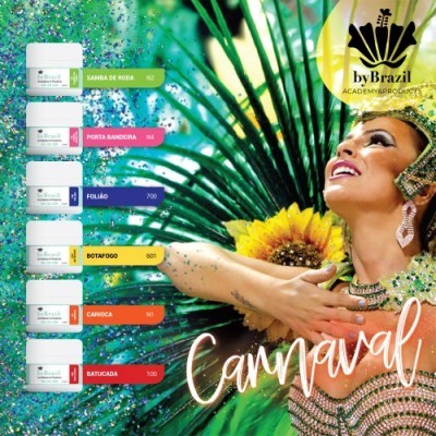 Produtos byBrazil Academy Products com frascos coloridos ao lado de mulher em traje de carnaval verde e amarelo