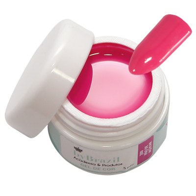 Pote aberto de gel de cor rosa para unhas com amostra numa unha artifical