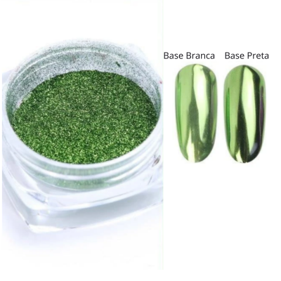 Pó de glitter verde metálico e amostras de unhas metálicas em base branca e preta