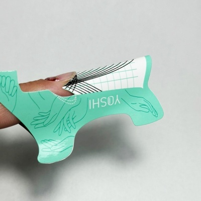 Molde adesivo verde para unhas com texto YOSHI e desenhos de mãos