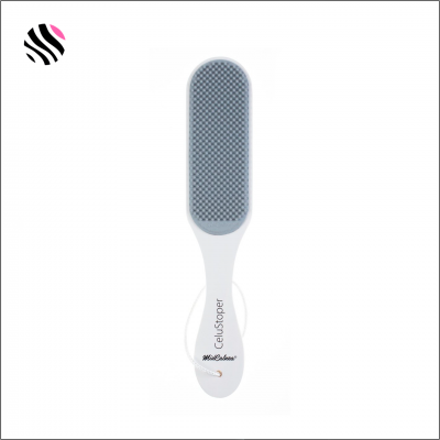 Escova para calos com cabo branco e lixa cinzenta com texto CellStopper e WellCare