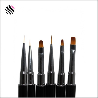 Conjunto de seis pincéis artísticos com cabo preto e cerdas variadas