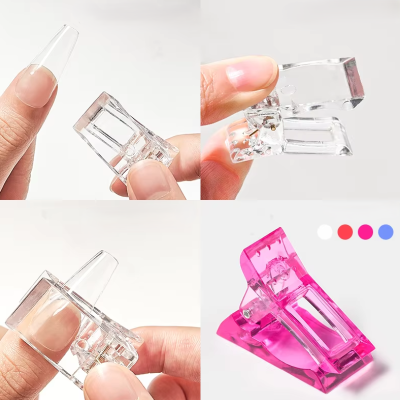 garras de unhas postiças transparentes e rosa em várias posições