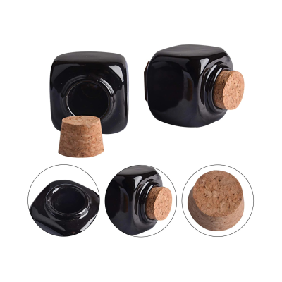 Frascos quadrados de vidro preto com tampa de cortiça