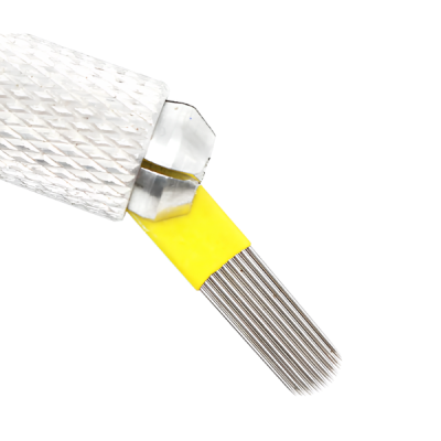 Agulha de micropigmentação com ponta metálica e haste amarela