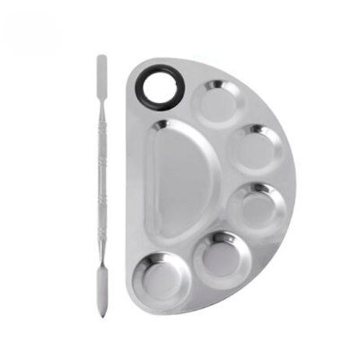 Paleta metálica prateada com cinco recipientes e espátula dupla