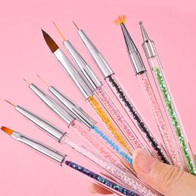 Conjunto de pincéis coloridos para unhas com glitter e várias formas de cerdas