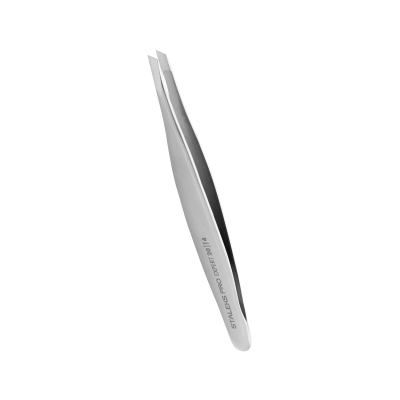 Pinça de aço inoxidável com ponta inclinada e gravação no lado