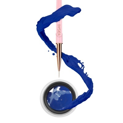 Pincel de unhas rosa e verniz azul em pote branco