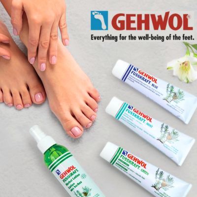 Pés e produtos GEHWOL para cuidados dos pés sobre fundo cinza