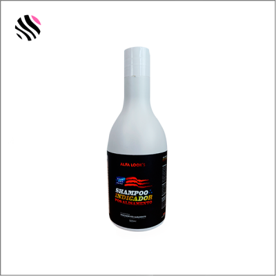 Frasco branco de shampoo indicador para alisamento com etiqueta preta