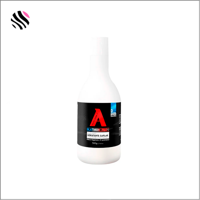 Frasco branco de hidratante capilar com rótulo preto, vermelho e azul.