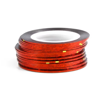 Rolos de fita adesiva fina vermelha brilhante empilhados