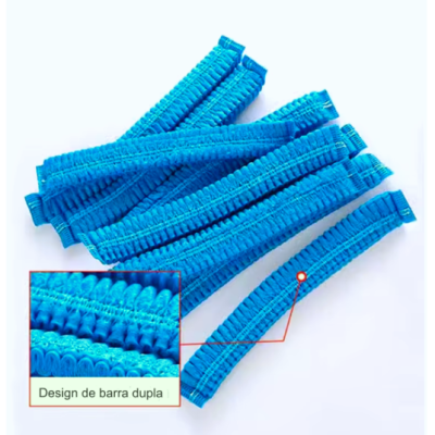 Elásticos azuis enrugados com design de barra dupla sobre fundo branco