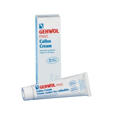 Creme para calos Gehwol em tubo branco com caixa ao fundo.