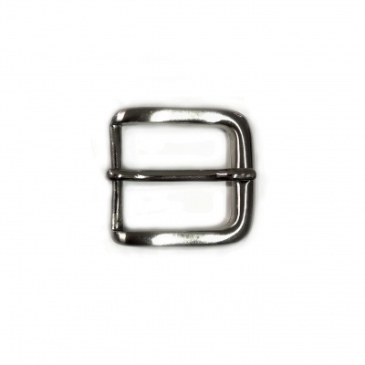 Fivela metálica prateada quadrada arredondada