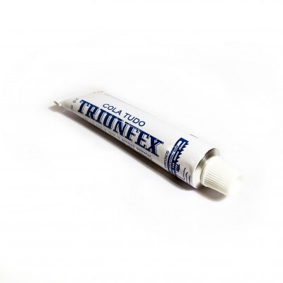 Tubo branco de cola TRIUNFEX com tampa branca