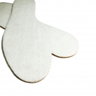 Palmilhas brancas com base castanha e revestimento aveludado