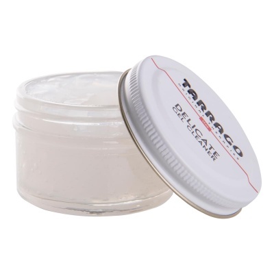 Frasco de gel transparente com tampa branca rotulada aberta