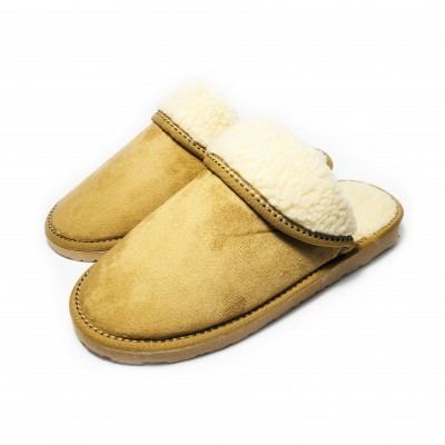 Pantufas bege com interior forrado a pelo sintético branco