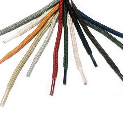 Dez atacadores coloridos de sapatos dispostos em leque