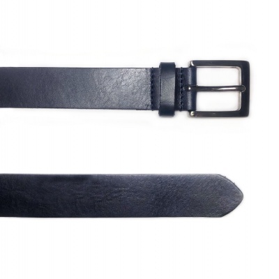 Cinto preto de couro com fivela quadrada preta