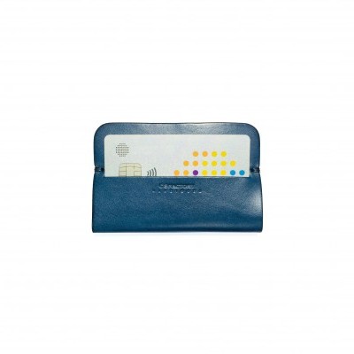 Carteira de couro azul com cartão visível