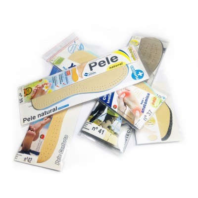 Palmilhas em diferentes embalagens com texto em português sobre fundo branco