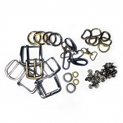 Acessórios metálicos para costura em várias formas e cores