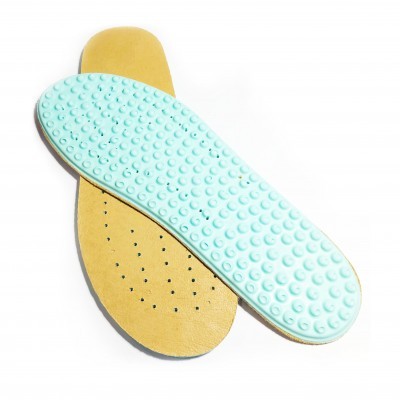 Palmilhas bege e azul clara com textura e furos