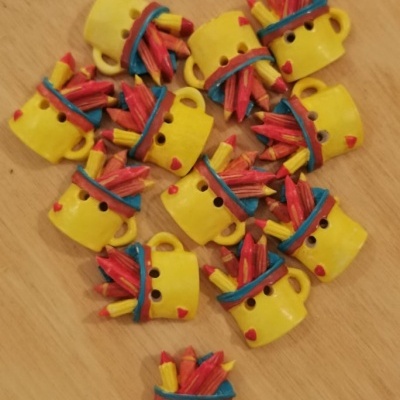 Botão de Gesso Caneca c/Lápis de Cor