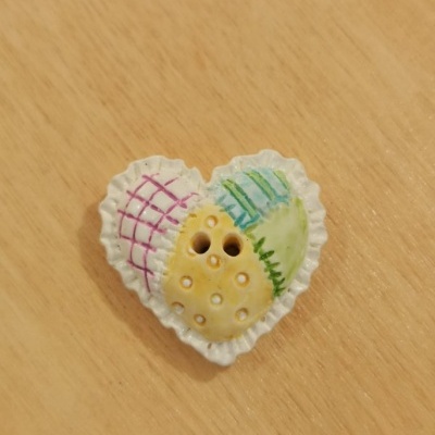 Botão de Gesso Coração Colorido