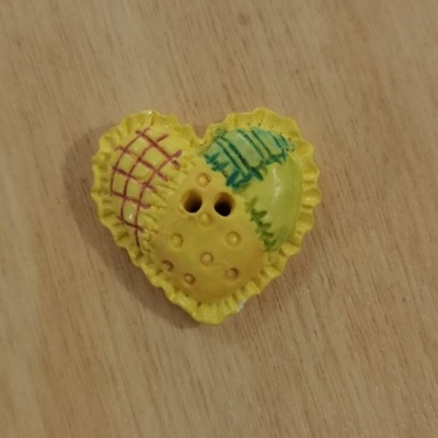 Botão de Gesso Coração Amarelo