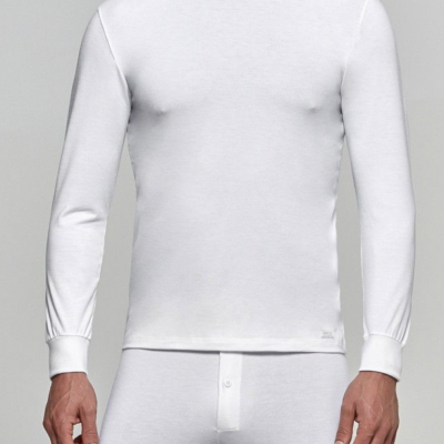 Roupa interior térmica branca de homem com camisola de manga comprida e calças justas.