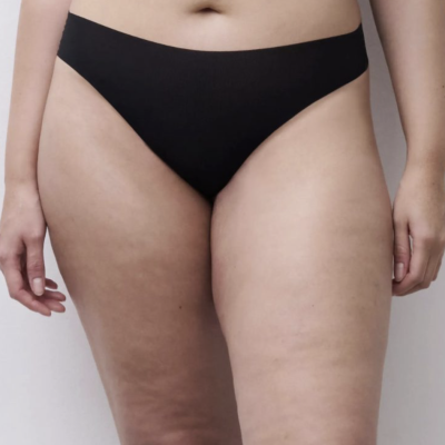 Cuecas íntimas de mulher pretas em tecido liso