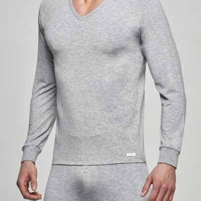 Conjunto de roupa interior masculina cinzenta com camisola de manga comprida e calças justas.