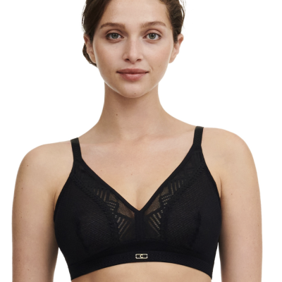 Soutien preto em renda com alças finas em modelo