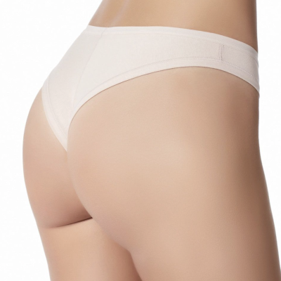 Cueca feminina bege claro tipo tanga em tecido liso com costuras visíveis