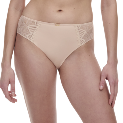 Cuecas bege com renda floral nas laterais e detalhe dourado na cintura