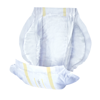 Fralda descartável branca com fitas adesivas amarelas