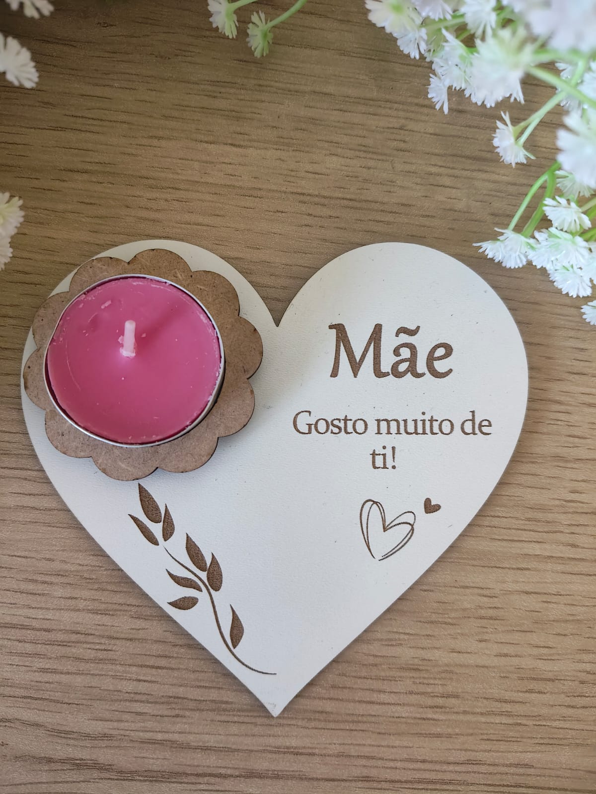 Porta velas coração -Mãe Gosto muito de ti! Suporte de vela coração branco com vela rosa e mensagem para mãe em madeira.