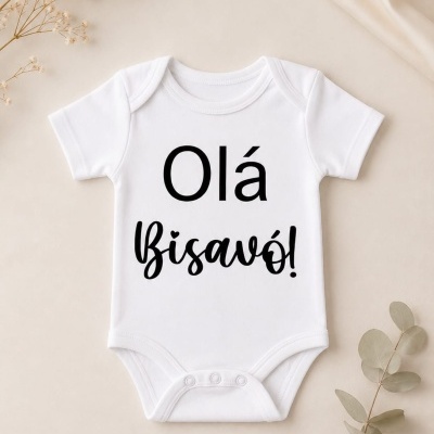 Body branco de bebé com texto Olá Bisavó em preto